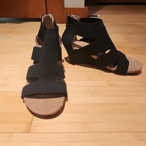 Adrienne Vittadini Black Strappy Heels Sandels NWT